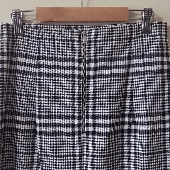 Black & White plaid pencil skirt - Picture 2 of 3